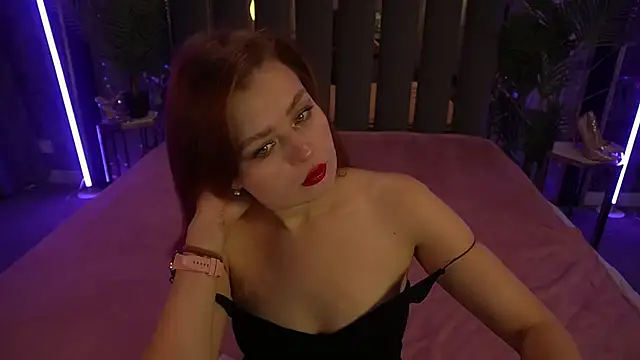 Snapshot of RedDoll_ chatting on October 14, 3:45 pm RedDoll online show from October 14, 3:45 pm