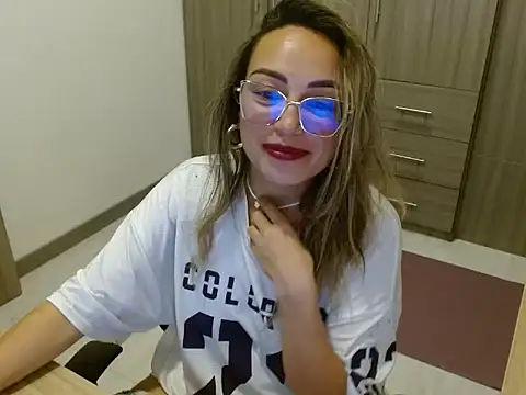 Snapshot of fox_renata chatting on October 24, 2:21 am fox renata online show from October 24, 2:21 am