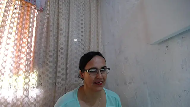 Snapshot of gabbyparker_ chatting on November 3, 3:26 pm gabbyparker online show from November 3, 3:26 pm