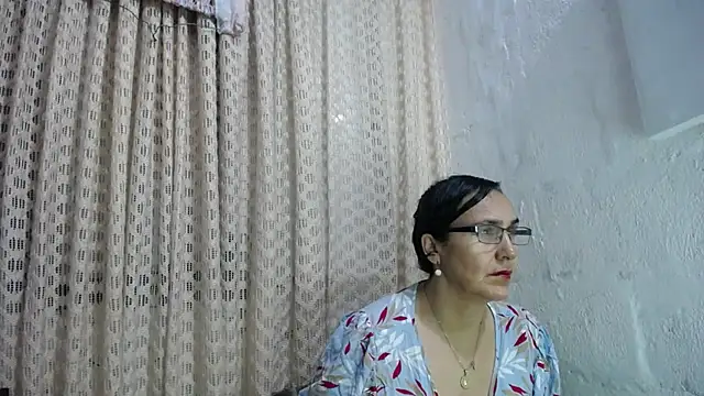 Snapshot of gabbyparker_ chatting on November 20, 9:32 am gabbyparker online show from November 20, 9:32 am