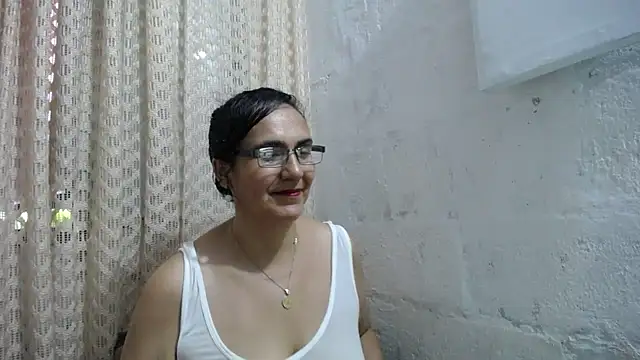 Snapshot of gabbyparker_ chatting on November 20, 9:47 pm gabbyparker online show from November 20, 9:47 pm