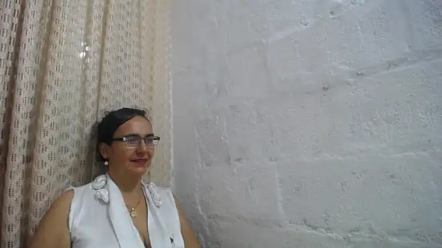 gabbyparker  online show from April 28, 9:35 am