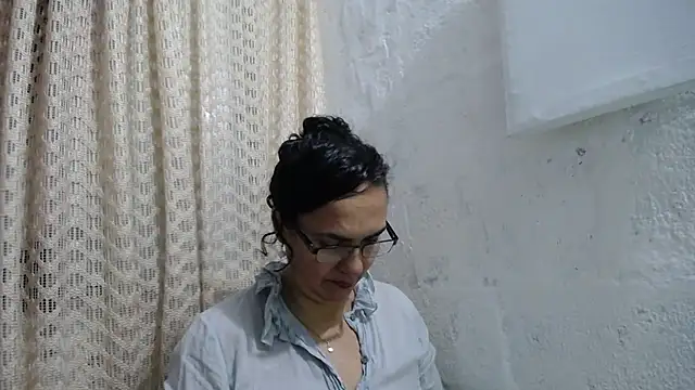 gabbyparker  online show from October 9, 9:32 am