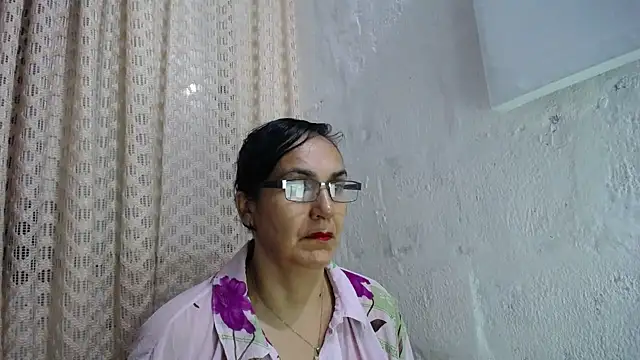 Snapshot of gabbyparker_ chatting on November 21, 9:52 am gabbyparker online show from November 21, 9:52 am