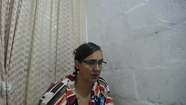 gabbyparker  online show from April 4, 9:49 am