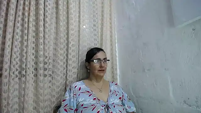 Snapshot of gabbyparker_ chatting on November 11, 11:42 pm gabbyparker online show from November 11, 11:42 pm