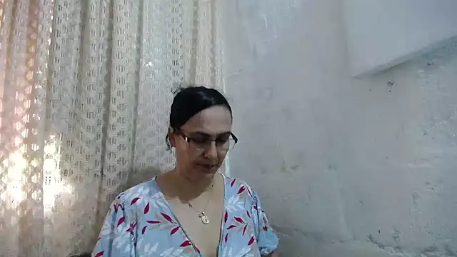 Snapshot of gabbyparker_ chatting on November 10, 7:30 pm gabbyparker online show from November 10, 7:30 pm