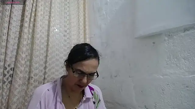 gabbyparker  online show from September 17, 9:33 am