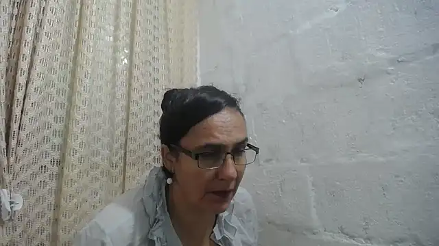 gabbyparker  online show from April 5, 10:00 am