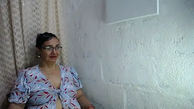 Snapshot of gabbyparker_ chatting on October 20, 9:43 am gabbyparker online show from October 20, 9:43 am