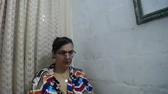 gabbyparker  online show from March 5, 10:45 am