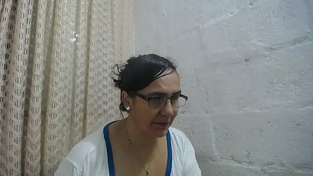 gabbyparker  online show from April 22, 9:27 am
