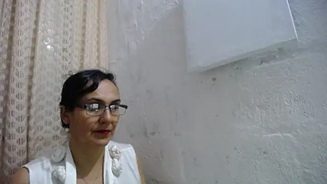 Snapshot of gabbyparker_ chatting on November 29, 10:32 pm gabbyparker online show from November 29, 10:32 pm