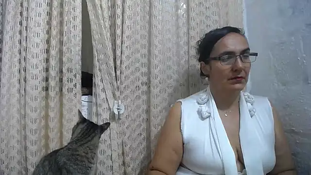 gabbyparker  online show from April 14, 9:25 am