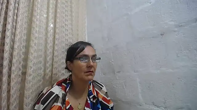 gabbyparker  online show from April 15, 9:37 am