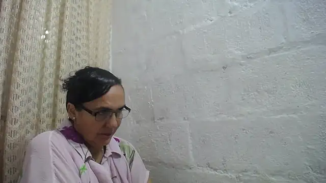 gabbyparker  online show from April 23, 9:49 am