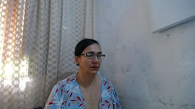 Snapshot of gabbyparker_ chatting on November 12, 3:38 pm gabbyparker online show from November 12, 3:38 pm