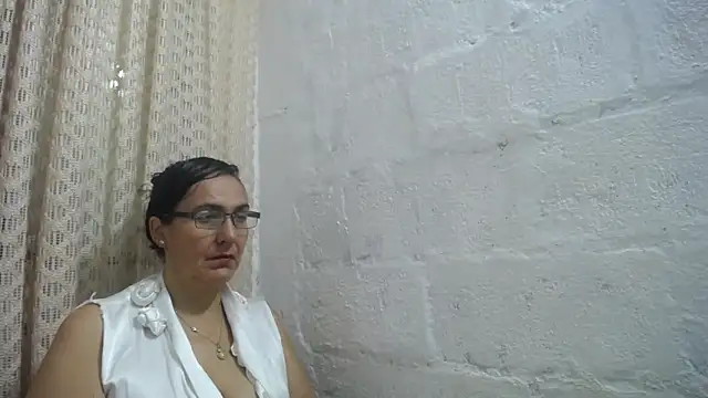 gabbyparker  online show from April 26, 8:55 am