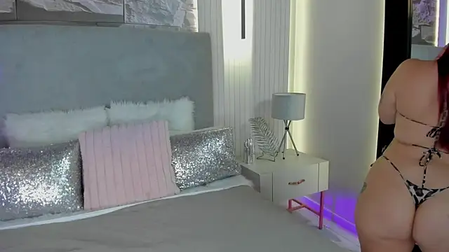 HannahCollyns online show from November 29, 7:25 pm