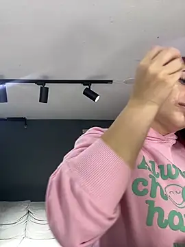 HannahCollyns online show from December 20, 12:19 pm