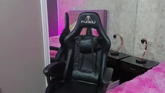 HannahCollyns online show from September 12, 7:35 pm