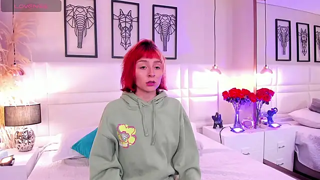 dafnne hall online show from December 1, 3:29 am