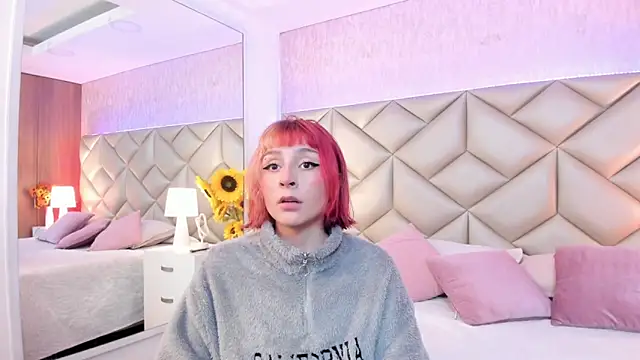 dafnne hall online show from December 4, 4:22 am