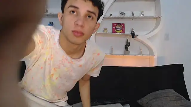 THREE GUYS HOT online show from December 3, 7:13 pm