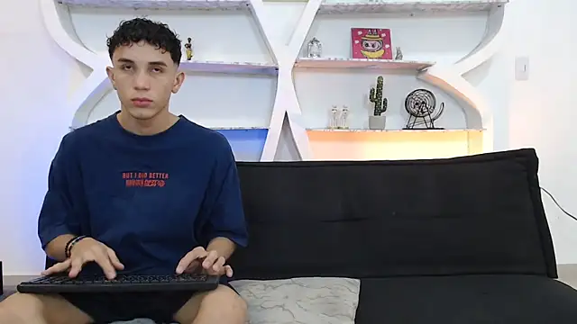 THREE GUYS HOT online show from November 20, 7:14 pm