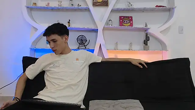 THREE GUYS HOT online show from November 30, 7:36 pm