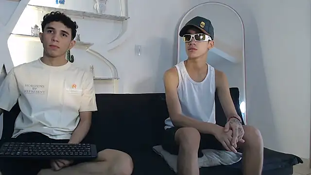 THREE GUYS HOT online show from October 26, 7:25 pm