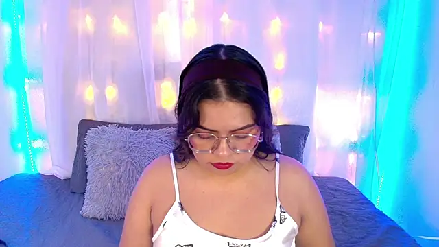 Snapshot of LilyRousee chatting on November 15, 6:12 pm LilyRousee online show from November 15, 6:12 pm