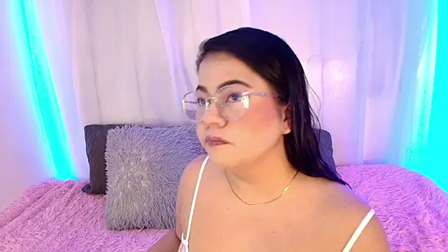 Snapshot of LilyRousee chatting on January 12, 10:47 pm LilyRousee online show from January 12, 10:47 pm