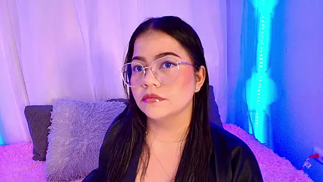 Snapshot of LilyRousee chatting on February 6, 2:07 am LilyRousee online show from February 6, 2:07 am