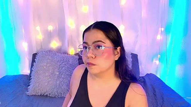 Snapshot of LilyRousee chatting on November 21, 12:53 am LilyRousee online show from November 21, 12:53 am