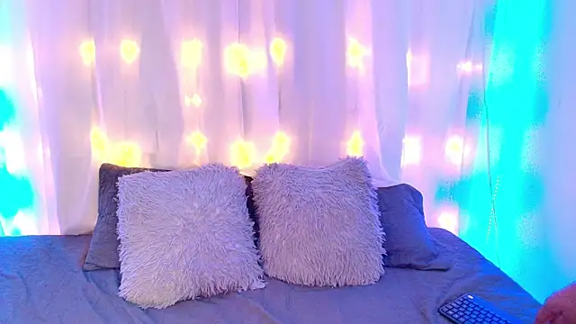 Snapshot of LilyRousee chatting on November 14, 2:26 am LilyRousee online show from November 14, 2:26 am