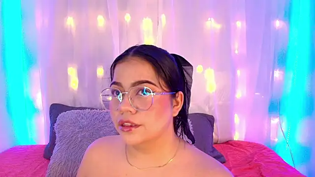 Snapshot of LilyRousee chatting on December 19, 5:59 pm LilyRousee online show from December 19, 5:59 pm