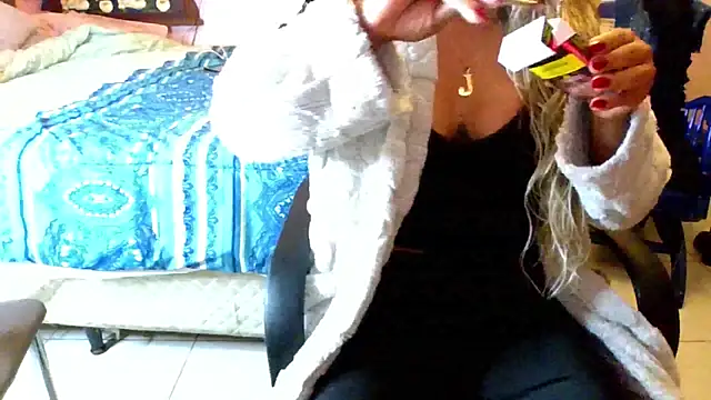 Snapshot of ju_muniz01 chatting on July 10, 2:00 am ju muniz01 online show from July 10, 2:00 am