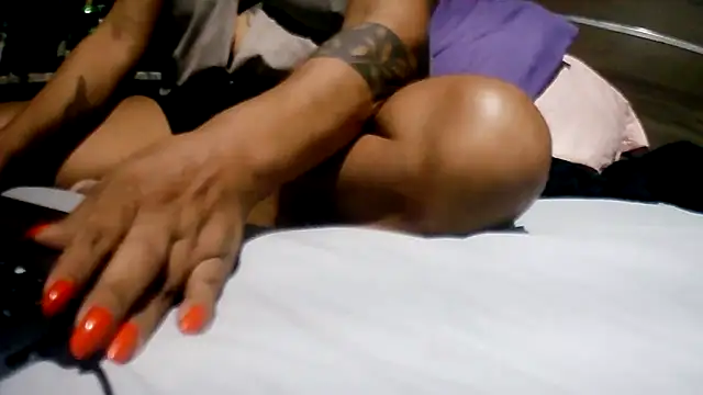 ju muniz01 online show from February 19, 1:13 am