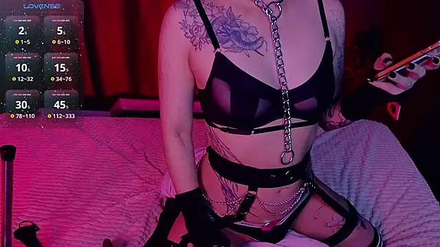 GothXRaven online show from November 11, 12:00 pm