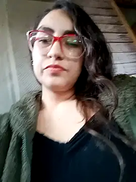 Snapshot of BomBomLuu chatting on December 13, 10:49 pm BomBomLuu online show from December 13, 10:49 pm