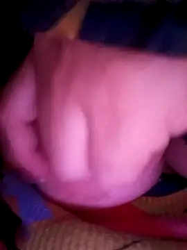 Snapshot of BomBomLuu chatting on December 18, 1:00 am BomBomLuu online show from December 18, 1:00 am