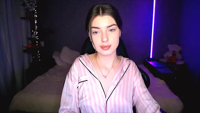 Dianaa Lee0 online show from April 8, 9:49 pm