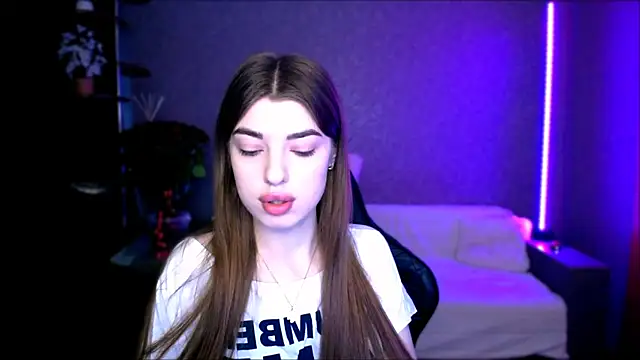 Snapshot of Dianaa_Lee0 chatting on November 29, 11:43 am Dianaa Lee0 online show from November 29, 11:43 am