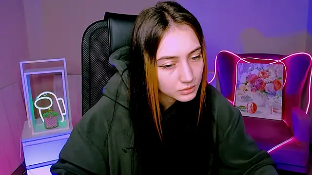 olivianorton online show from November 1, 1:05 pm