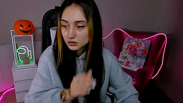 Snapshot of olivianorton chatting on October 28, 1:32 pm olivianorton online show from October 28, 1:32 pm