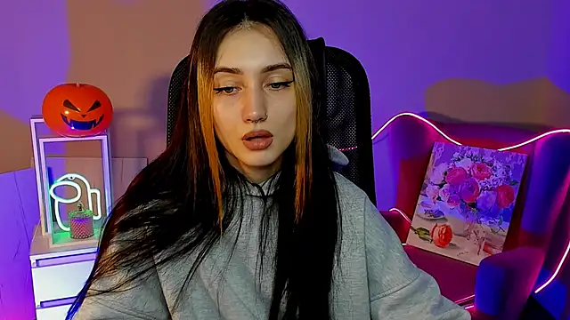 Snapshot of olivianorton chatting on October 27, 3:35 pm olivianorton online show from October 27, 3:35 pm