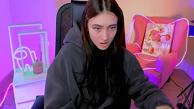 Snapshot of olivianorton chatting on September 30, 12:33 pm olivianorton online show from September 30, 12:33 pm