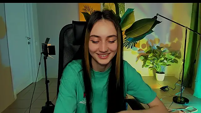 Snapshot of olivianorton chatting on September 22, 1:50 pm olivianorton online show from September 22, 1:50 pm