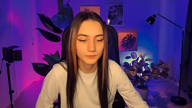 Snapshot of olivianorton chatting on September 18, 9:34 am olivianorton online show from September 18, 9:34 am